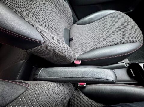 Nissan Note 1.6 16V Tekna Euro 4 5dr 33