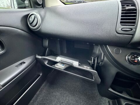 Nissan Note 1.6 16V Tekna Euro 4 5dr 31