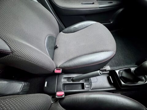 Nissan Note 1.6 16V Tekna Euro 4 5dr 32