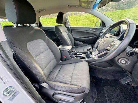 Hyundai TUCSON 1.6 GDI S CONNECT 16