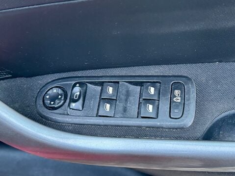 Peugeot 308 1.6 VTi ENVY 5 Door 18