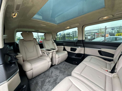 Mercedes-Benz V Class 2.0 V300d AMG Line G-Tronic+ Euro 6 (s/s) 5dr 8 Seat XLWB 2