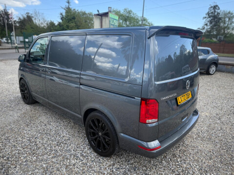 Volkswagen Transporter 2.0 TDI T28 Highline DSG FWD SWB Euro 6 (s/s) 5dr 12