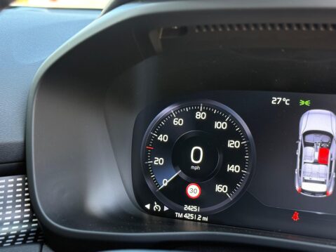 Volvo XC40 2.0 B4 MHEV R-Design Pro Auto Euro 6 (s/s) 5dr 40