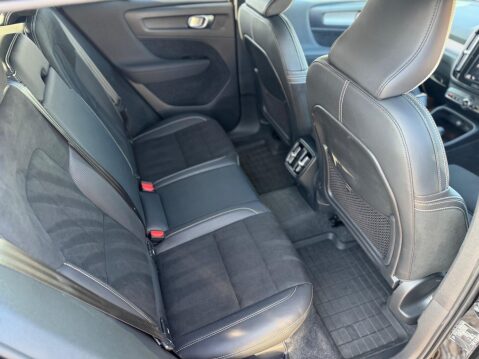 Volvo XC40 2.0 B4 MHEV R-Design Pro Auto Euro 6 (s/s) 5dr 27