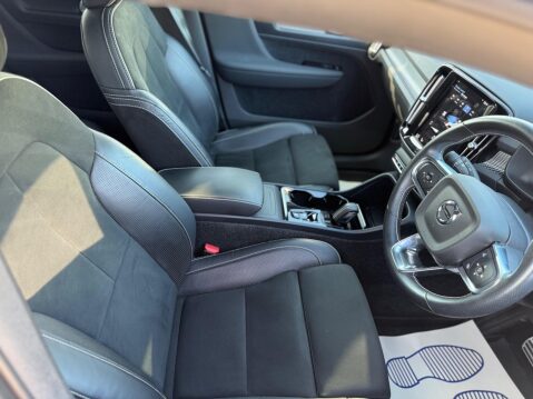 Volvo XC40 2.0 B4 MHEV R-Design Pro Auto Euro 6 (s/s) 5dr 35