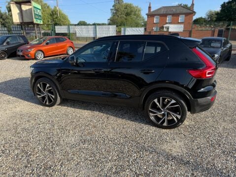 Volvo XC40 2.0 B4 MHEV R-Design Pro Auto Euro 6 (s/s) 5dr 8
