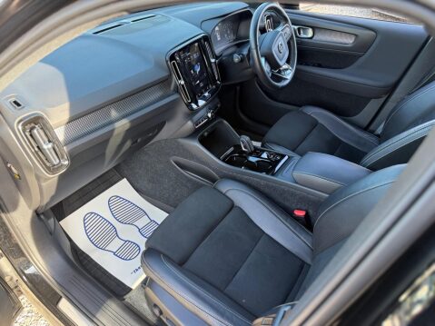Volvo XC40 2.0 B4 MHEV R-Design Pro Auto Euro 6 (s/s) 5dr 32