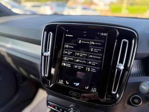 Volvo XC40 2.0 B4 MHEV R-Design Pro Auto Euro 6 (s/s) 5dr 38