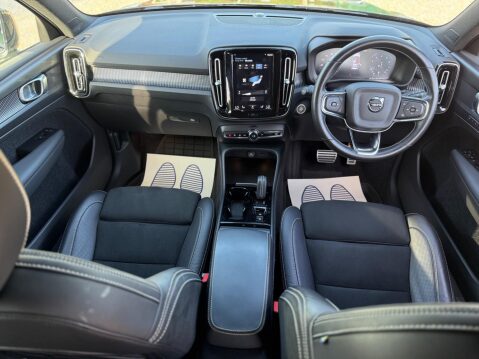 Volvo XC40 2.0 B4 MHEV R-Design Pro Auto Euro 6 (s/s) 5dr 33