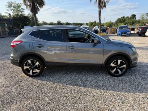 Nissan Qashqai 1.2 DIG-T N-Connecta 2WD Euro 6 (s/s) 5dr 4