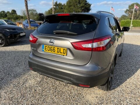 Nissan Qashqai 1.2 DIG-T N-Connecta 2WD Euro 6 (s/s) 5dr 9