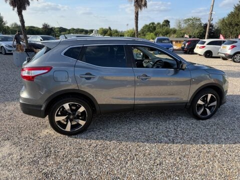 Nissan Qashqai 1.2 DIG-T N-Connecta 2WD Euro 6 (s/s) 5dr 11