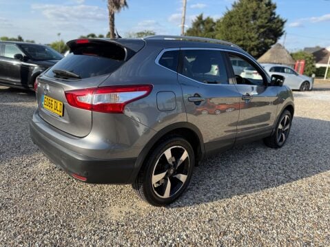Nissan Qashqai 1.2 DIG-T N-Connecta 2WD Euro 6 (s/s) 5dr 6