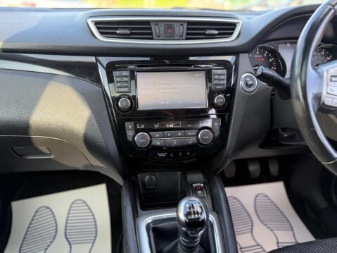 Nissan Qashqai 1.2 DIG-T N-Connecta 2WD Euro 6 (s/s) 5dr 24