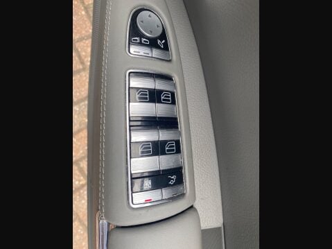 Mercedes-Benz S Class 6.2 S63 V8 AMG G-Tronic Euro 4 4dr 32