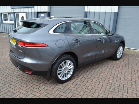 Jaguar F-Pace 3.0 D300 V6 Portfolio Auto AWD Euro 6 (s/s) 5dr 31