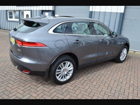 Jaguar F-Pace 3.0 D300 V6 Portfolio Auto AWD Euro 6 (s/s) 5dr 27