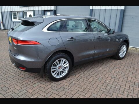 Jaguar F-Pace 3.0 D300 V6 Portfolio Auto AWD Euro 6 (s/s) 5dr 29