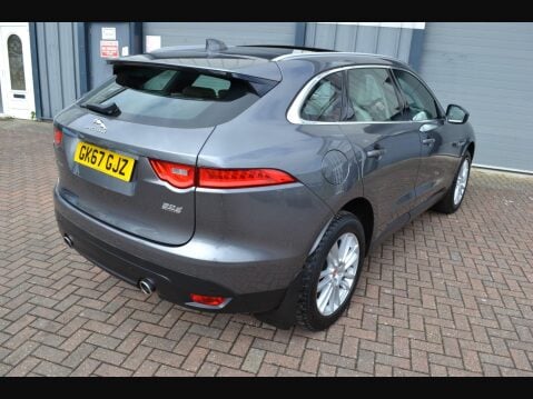 Jaguar F-Pace 3.0 D300 V6 Portfolio Auto AWD Euro 6 (s/s) 5dr 34