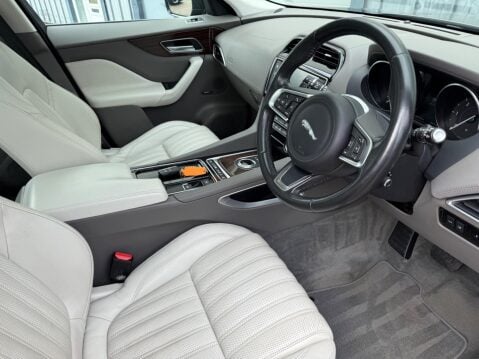 Jaguar F-Pace 3.0 D300 V6 Portfolio Auto AWD Euro 6 (s/s) 5dr 57