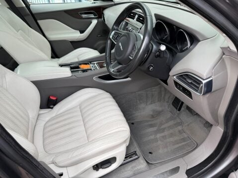 Jaguar F-Pace 3.0 D300 V6 Portfolio Auto AWD Euro 6 (s/s) 5dr 63