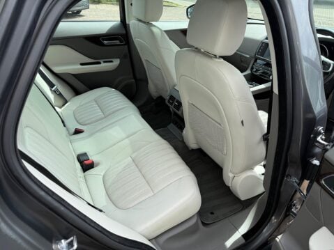 Jaguar F-Pace 3.0 D300 V6 Portfolio Auto AWD Euro 6 (s/s) 5dr 80