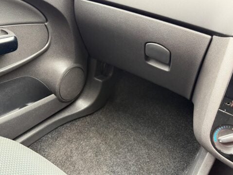 Vauxhall Corsa 1.4i 16v Design 5dr (a/c) 44