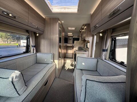 Elddis Autoquest BLUEHDI 335 L3 TLL 8