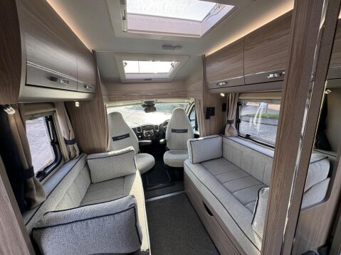 Elddis Autoquest BLUEHDI 335 L3 TLL 9