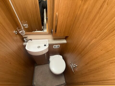 Auto-Trail Tracker 44 MAXI C/C MULTIJET II 8