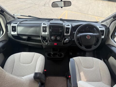 Auto-Trail Tracker 44 MAXI C/C MULTIJET II 11