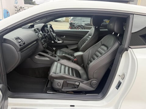 Volkswagen Scirocco 2.0 TDI BlueMotion Tech R-Line Euro 6 (s/s) 3dr 27