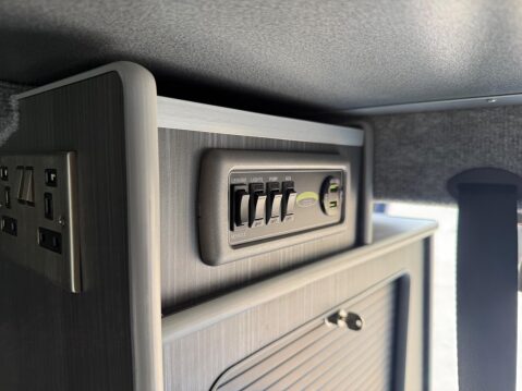 Volkswagen Transporter 2.0 TDI T28 BlueMotion Tech Highline FWD SWB Euro 6 (s/s) 5dr 13