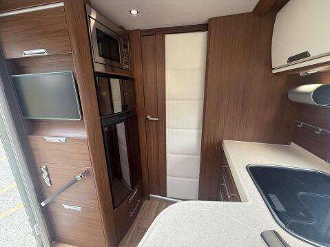 Niesmann and Bischoff Arto 16