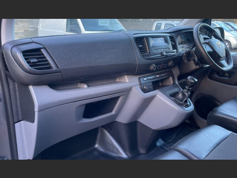 Toyota Proace 1.6D Comfort Medium Panel Van MWB Euro 6 (s/s) 6dr 37