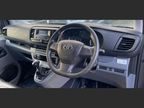 Toyota Proace 1.6D Comfort Medium Panel Van MWB Euro 6 (s/s) 6dr 26