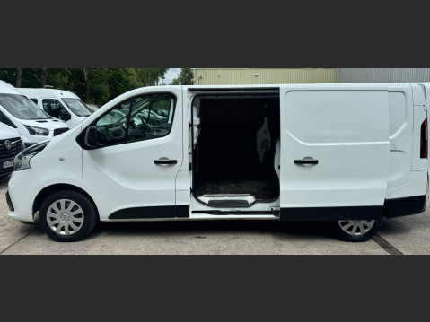 Renault Trafic 1.6 dCi ENERGY 29 Business+ LWB Standard Roof Euro 6 (s/s) 5dr 25