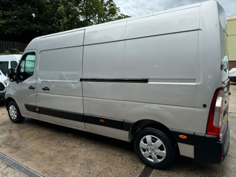 Renault Master 2.3 dCi 35 Business+ FWD LWB Medium Roof Euro 5 5dr 17