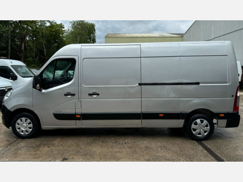 Renault Master 2.3 dCi 35 Business+ FWD LWB Medium Roof Euro 5 5dr 18