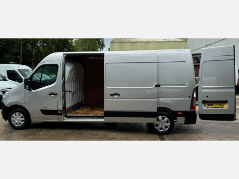 Renault Master 2.3 dCi 35 Business+ FWD LWB Medium Roof Euro 5 5dr 19