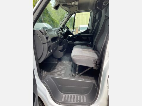 Nissan NV400 2.3 dCi 35 SE FWD L2 H3 Euro 6 5dr 39
