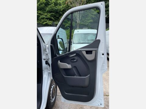 Nissan NV400 2.3 dCi 35 SE FWD L2 H3 Euro 6 5dr 21