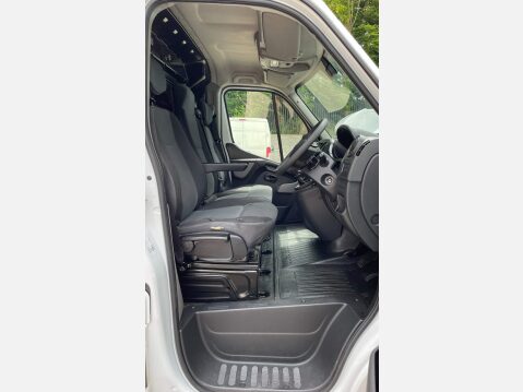 Nissan NV400 2.3 dCi 35 SE FWD L2 H3 Euro 6 5dr 23