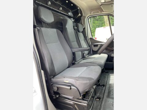 Nissan NV400 2.3 dCi 35 SE FWD L2 H3 Euro 6 5dr 24