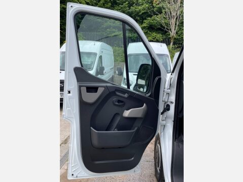 Nissan NV400 2.3 dCi 35 SE FWD L2 H3 Euro 6 5dr 38