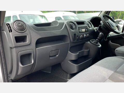 Nissan NV400 2.3 dCi 35 SE FWD L2 H3 Euro 6 5dr 42