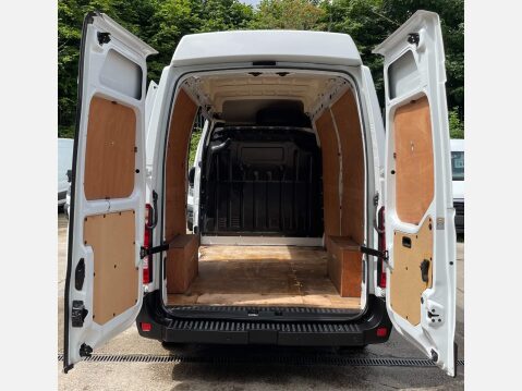 Nissan NV400 2.3 dCi 35 SE FWD L2 H3 Euro 6 5dr 11