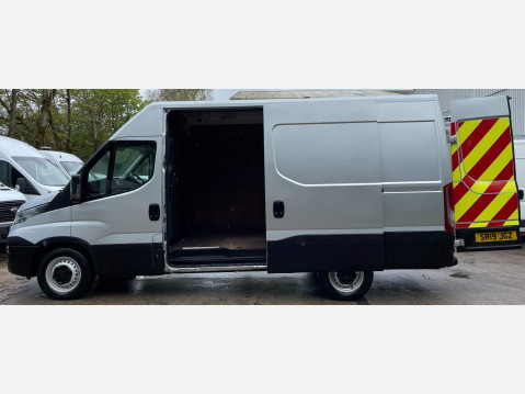 Iveco Daily 2.3D HPI 12V Business 35S 3520 HiMatic MWB High Roof Euro 6 (s/s) 5dr 18