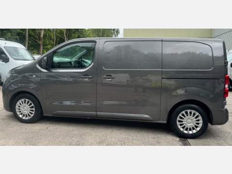 Toyota Proace 1.6D Comfort Medium Panel Van MWB Euro 6 (s/s) 6dr 17